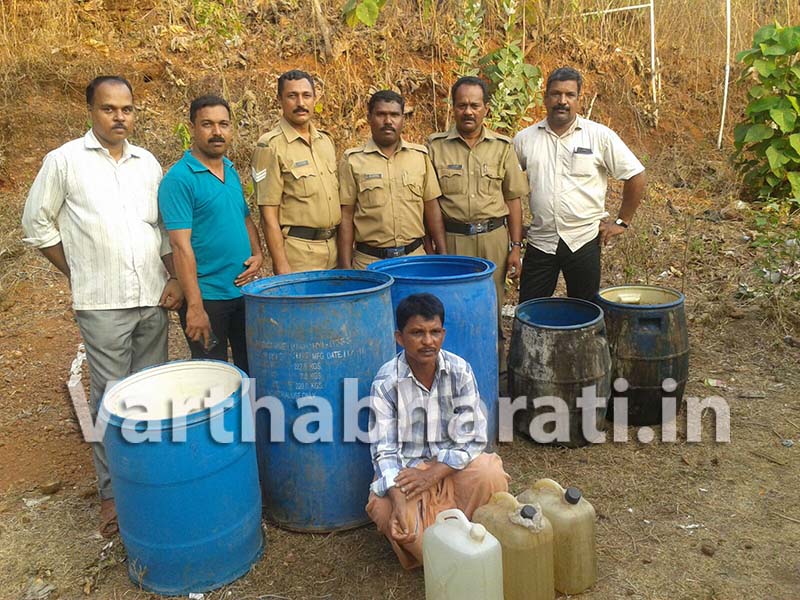 ಕಾಸರಗೋಡು : ಅಕ್ರಮ ಮದ್ಯ ತಯಾರಿಕಾ ಘಟಕ ಪತ್ತೆ; ಓರ್ವ ಸೆರೆ